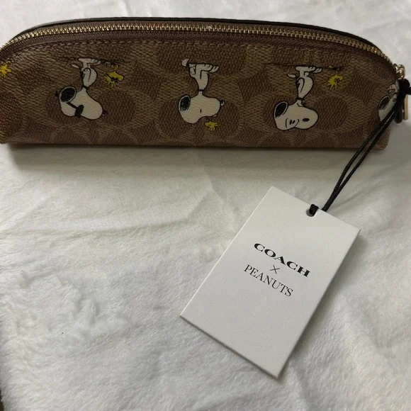 Coach X Peanuts Pencil Case In Signature Canvas With Snoopy Print - Picture 3 of 4
